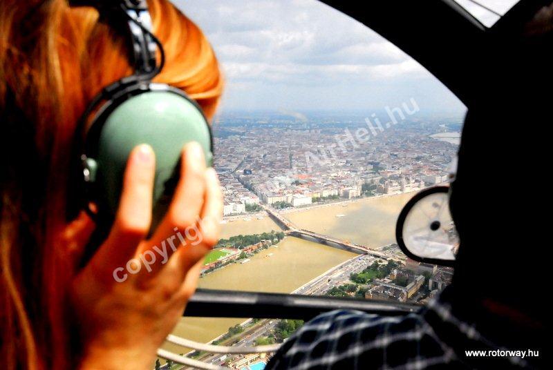 Helikopteres városnézés, 2010. május Ajándék utalvány: margit hid helikopter
