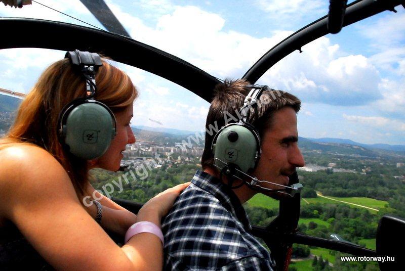 Helikopteres városnézés, 2010. május Ajándék utalvány: 