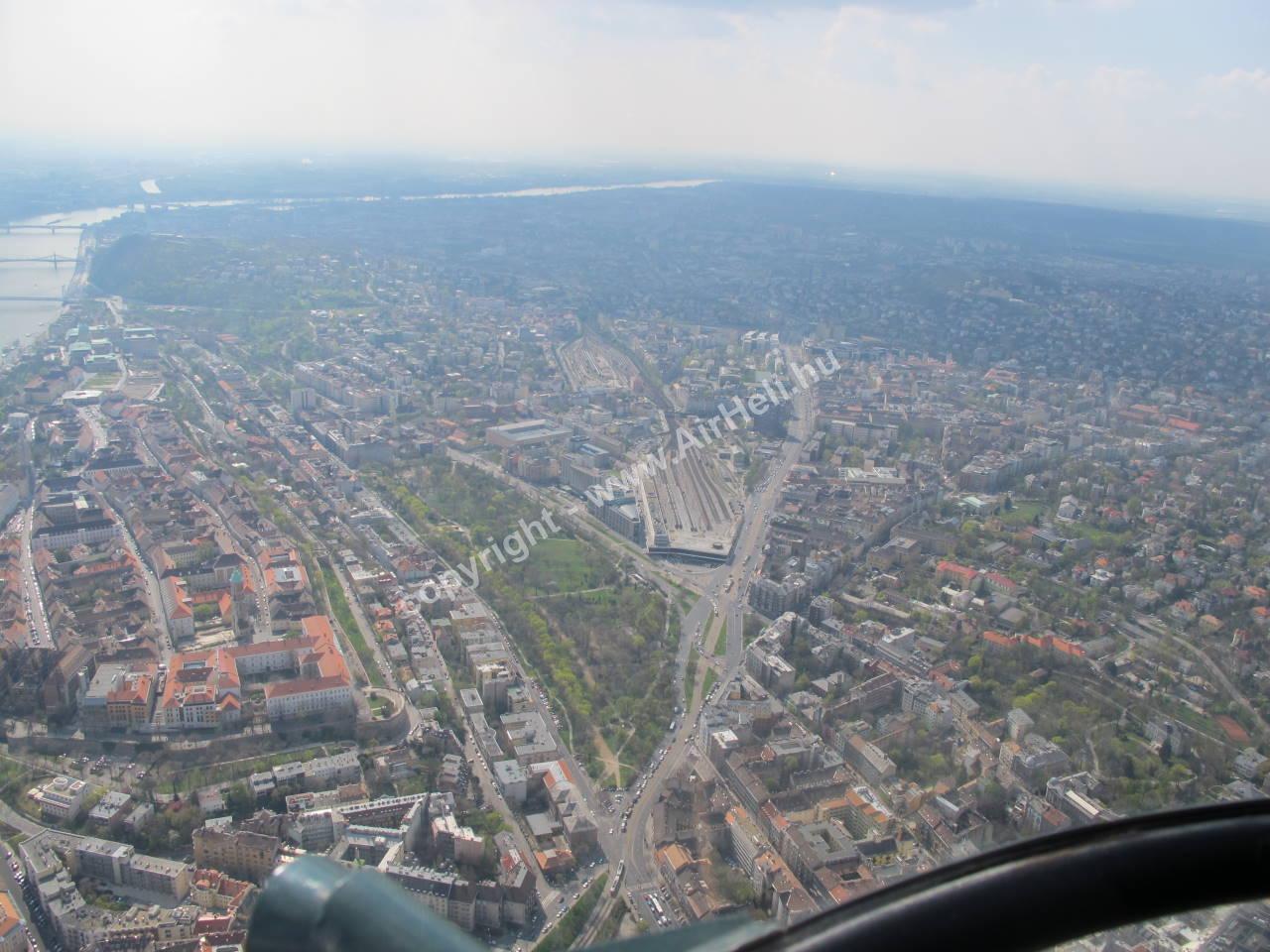 2010. április - helikopteres városnézés: helikopter Budapest