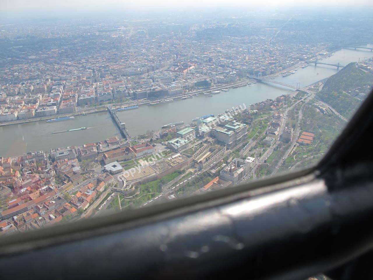 2010. április - helikopteres városnézés: Lanc hid Budapest