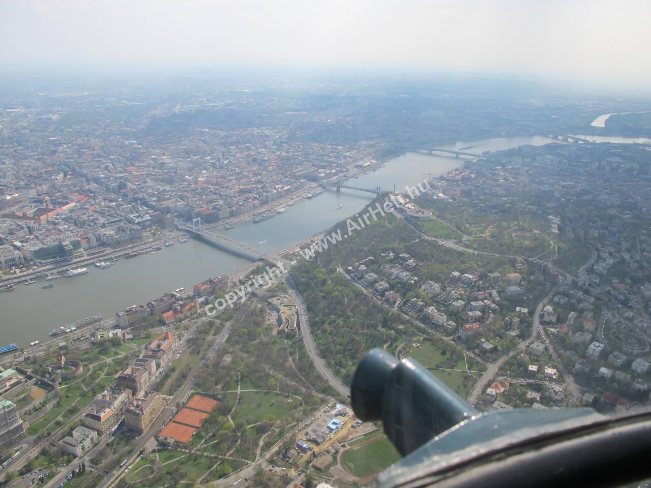 2010. április - helikopteres városnézés: helikopter Budapest